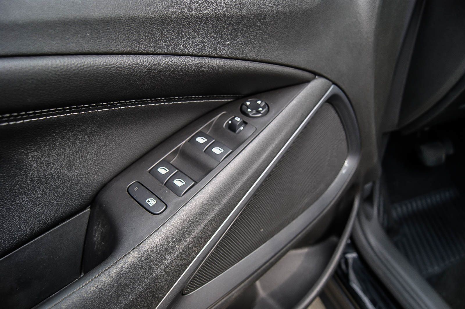 Fahrzeugabbildung Opel Crossland X 1.2 Elegance Automatik LED SIHZG LRH