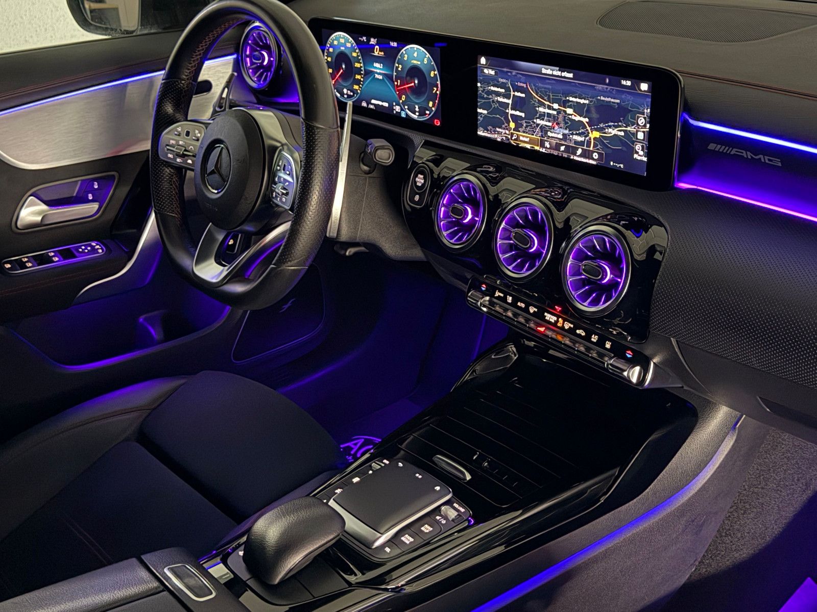 Fahrzeugabbildung Mercedes-Benz CLA 35 AMG SB 4-MATIC/BURMESTER/360*/DISTRONIC+