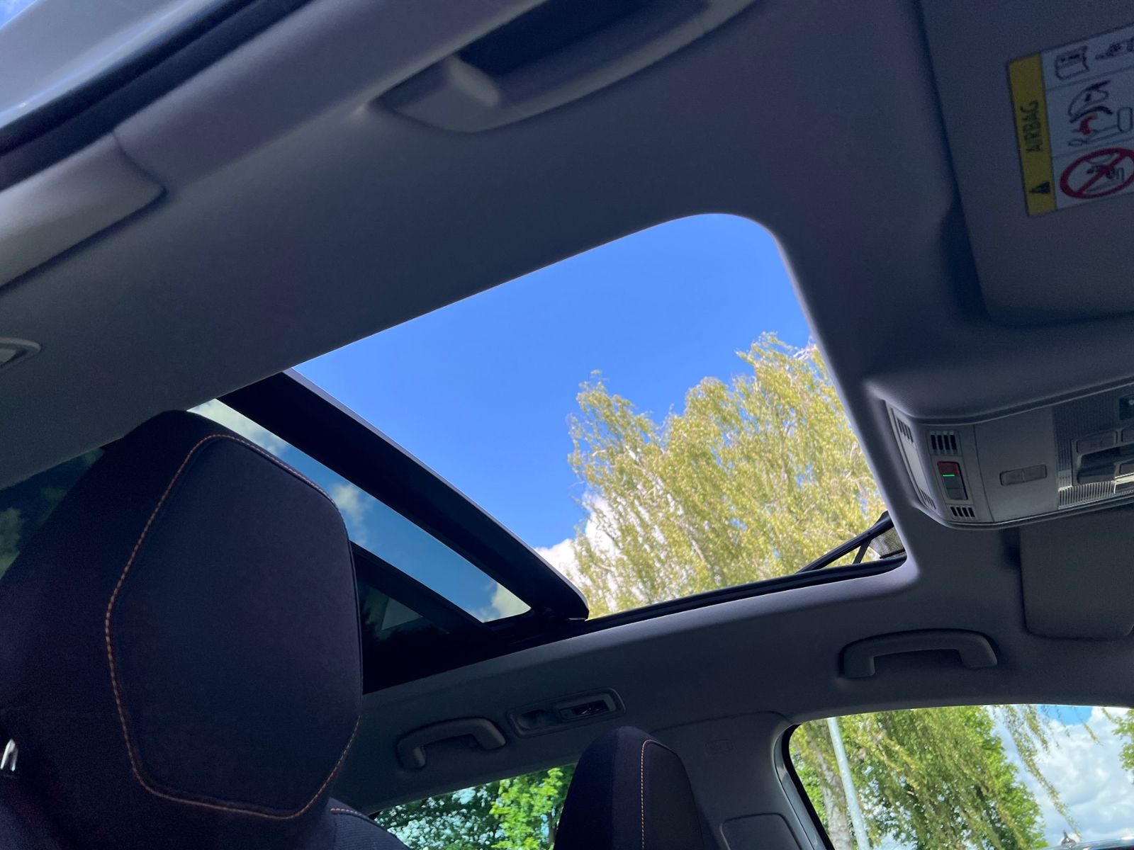Fahrzeugabbildung SKODA Karoq Clever 1.5 TSI DSG *LED,Pano,Navi,Kamera,1
