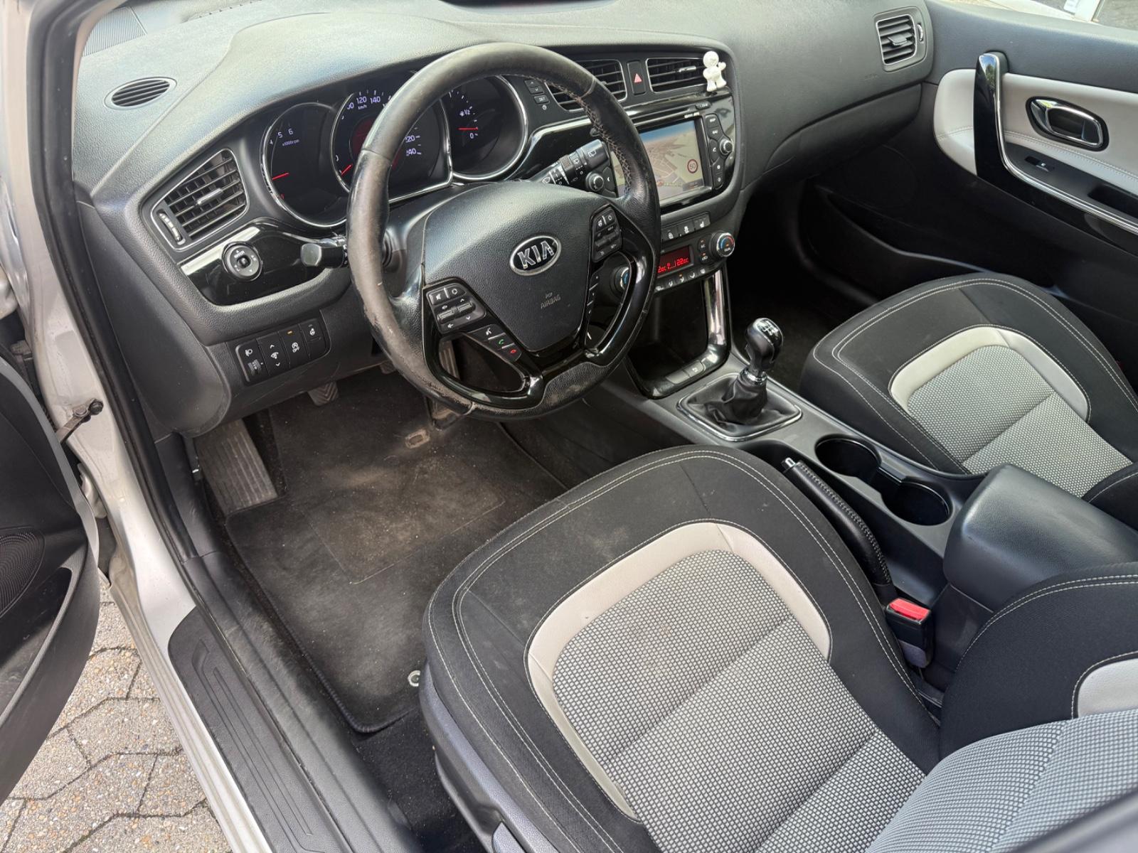 Kia cee'd 2015 — photo 19