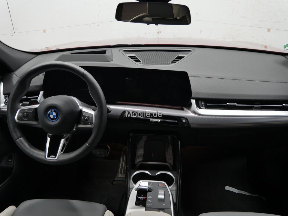 BMW iX2 - Bild 13