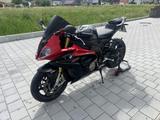 BMW S1000RR - BMW S1000R