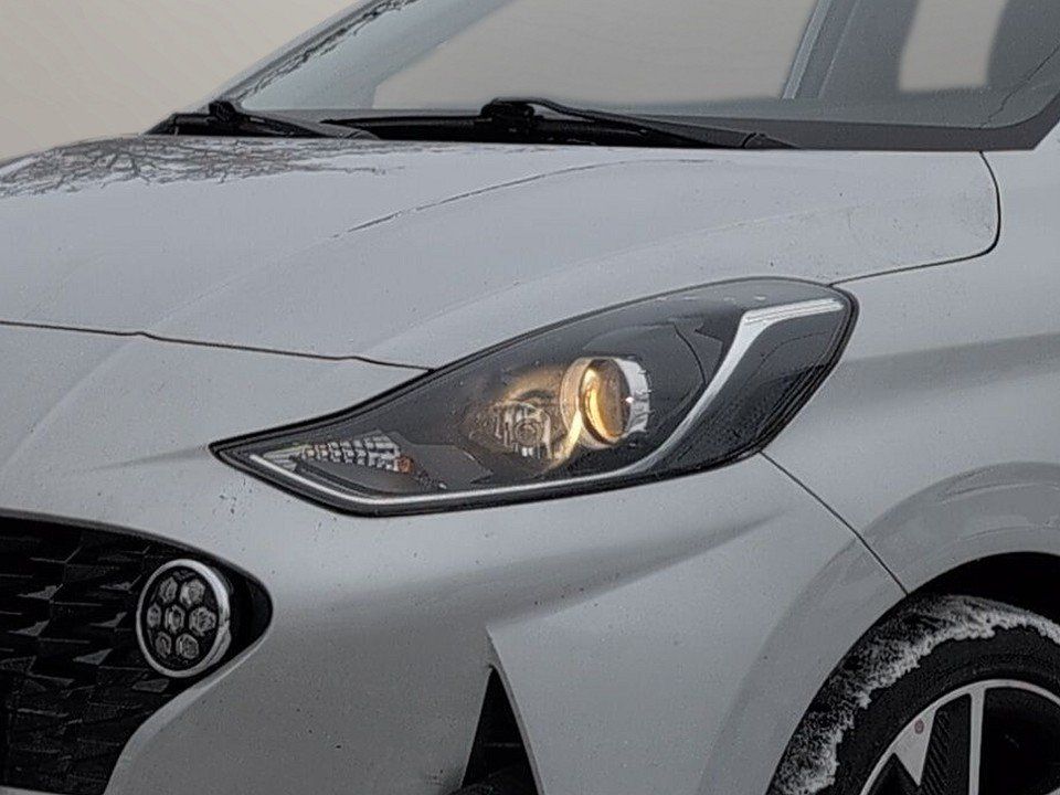 Fahrzeugabbildung Hyundai i10 1.0 EDITION30+ 1HD 2J-GARANTIE 16ALU+NAV+PDC