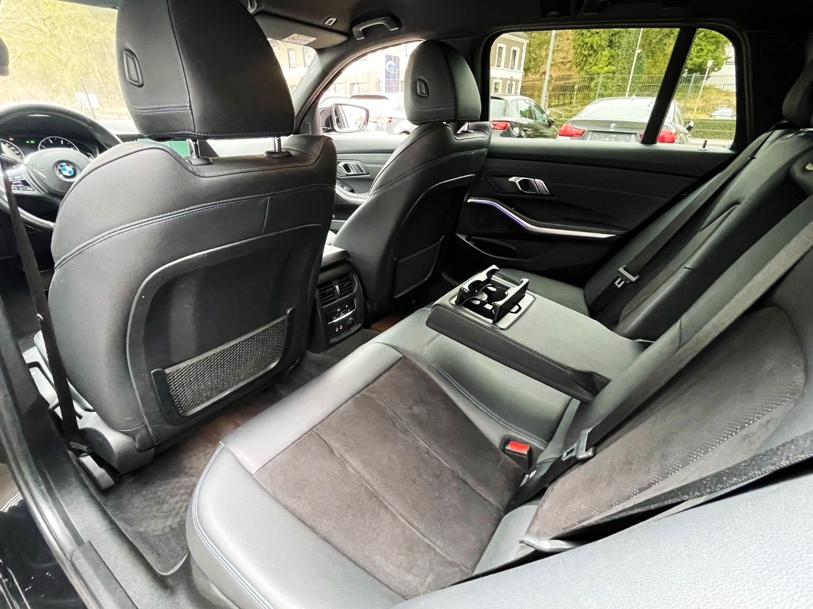 Fahrzeugabbildung BMW 320d M SPORT SAG tLEDER NAVI HiFi LIVE COCPIT+