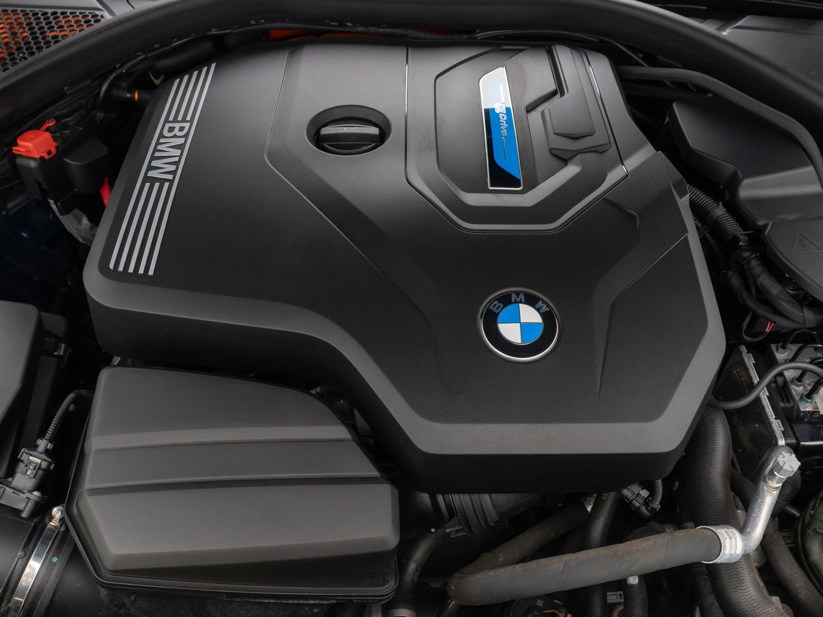 Fahrzeugabbildung BMW 330e  Sport Line Kamera DAB Laser HUD H/K Alarm