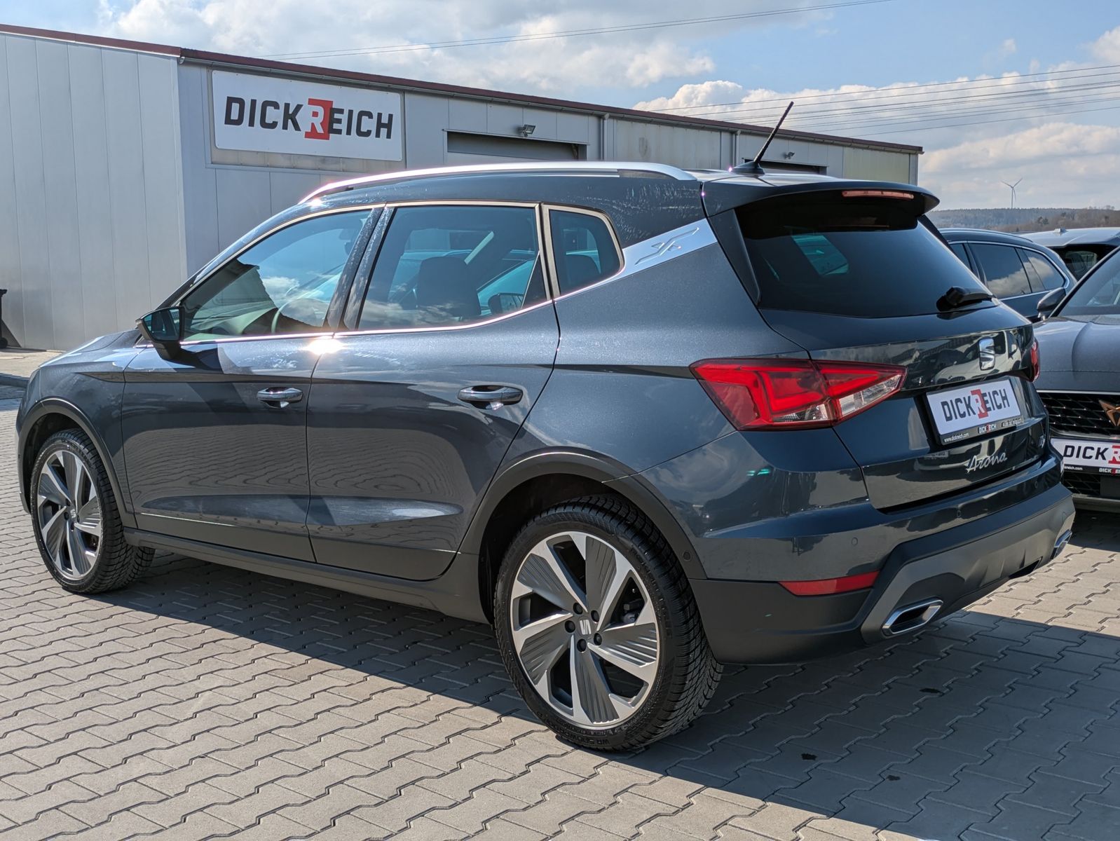 Fahrzeugabbildung SEAT Arona 1.0 TSI FR DSG AHK*ACC*LED*APP*DAB*KAMERA