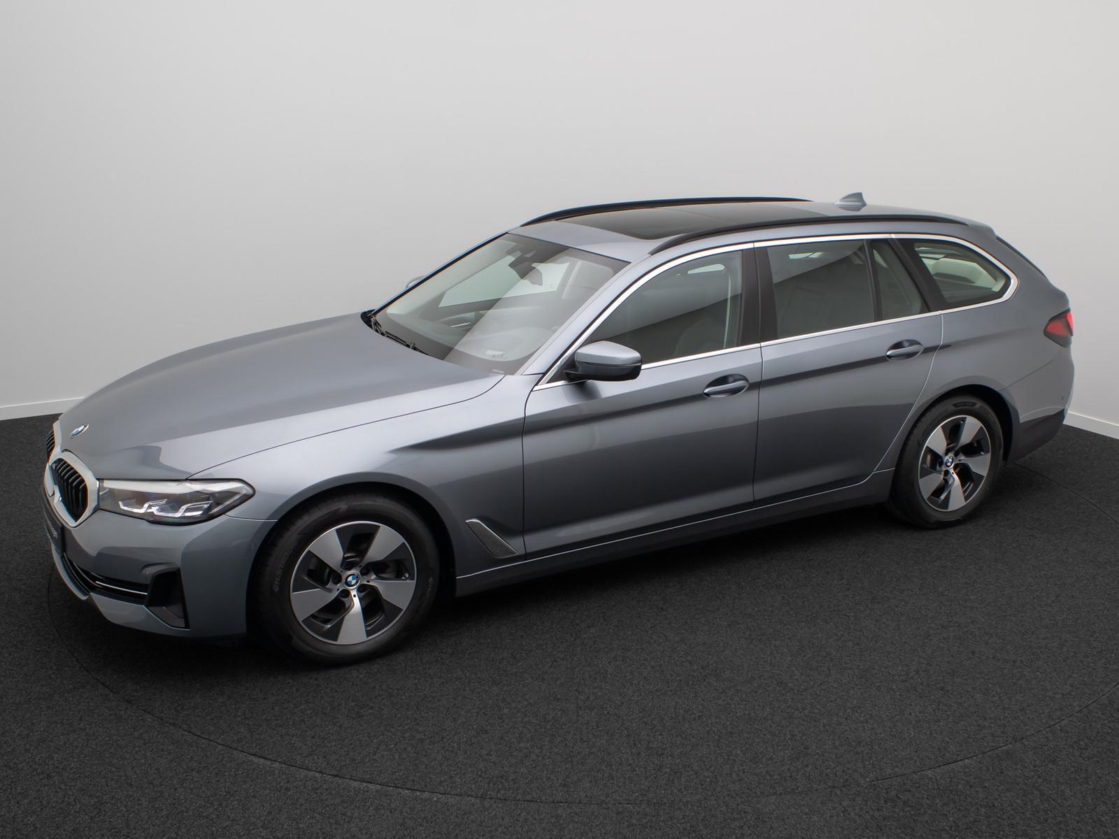 BMW 520d Kamera HUD Alarm Panorama DAB Leder Sport