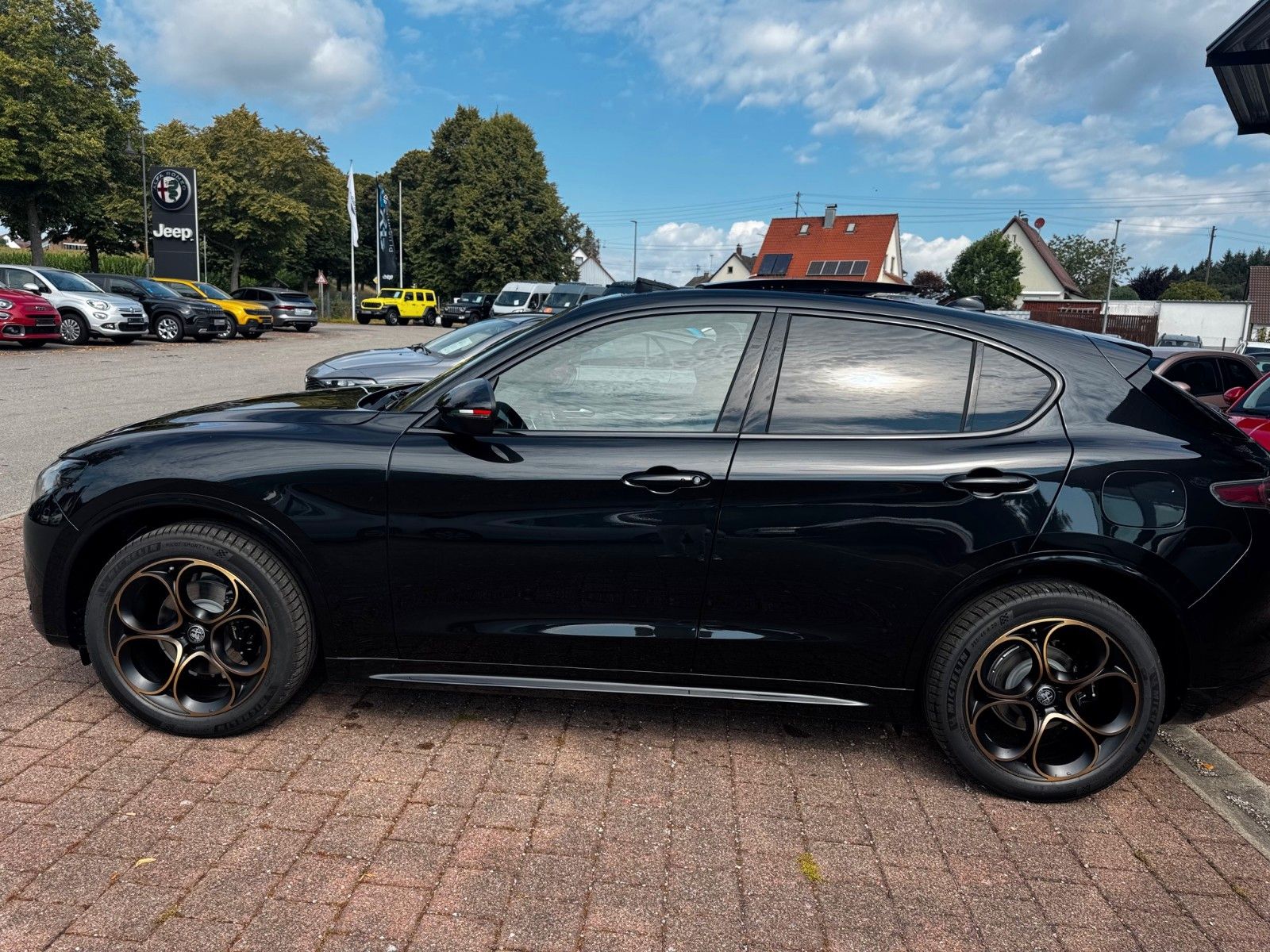 Fahrzeugabbildung Alfa Romeo Stelvio 2.2 Diesel Intensa Glasdach Memory Navi