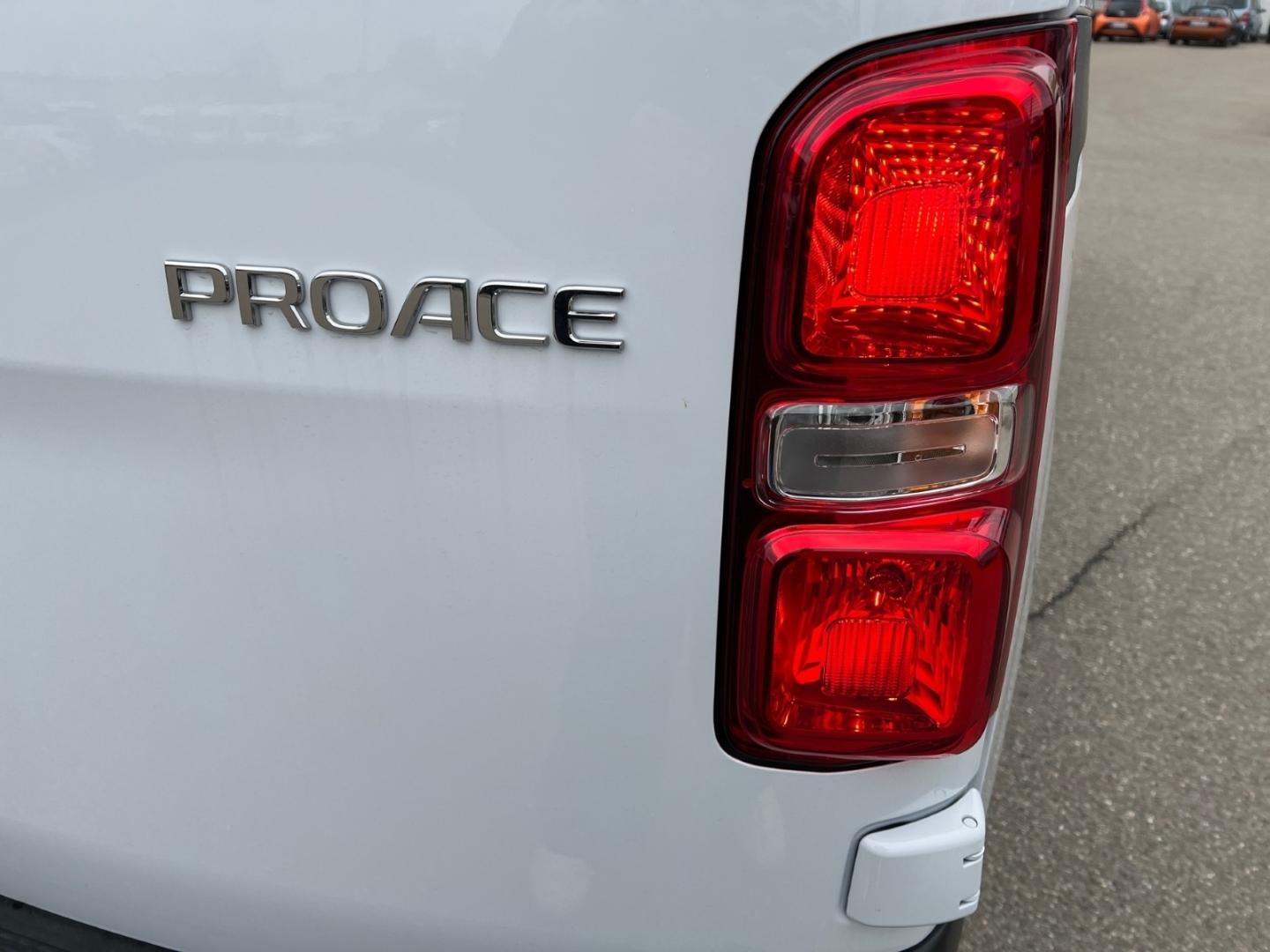Toyota Proace 1,5L D Schaltgetriebe 120 PS Work L1