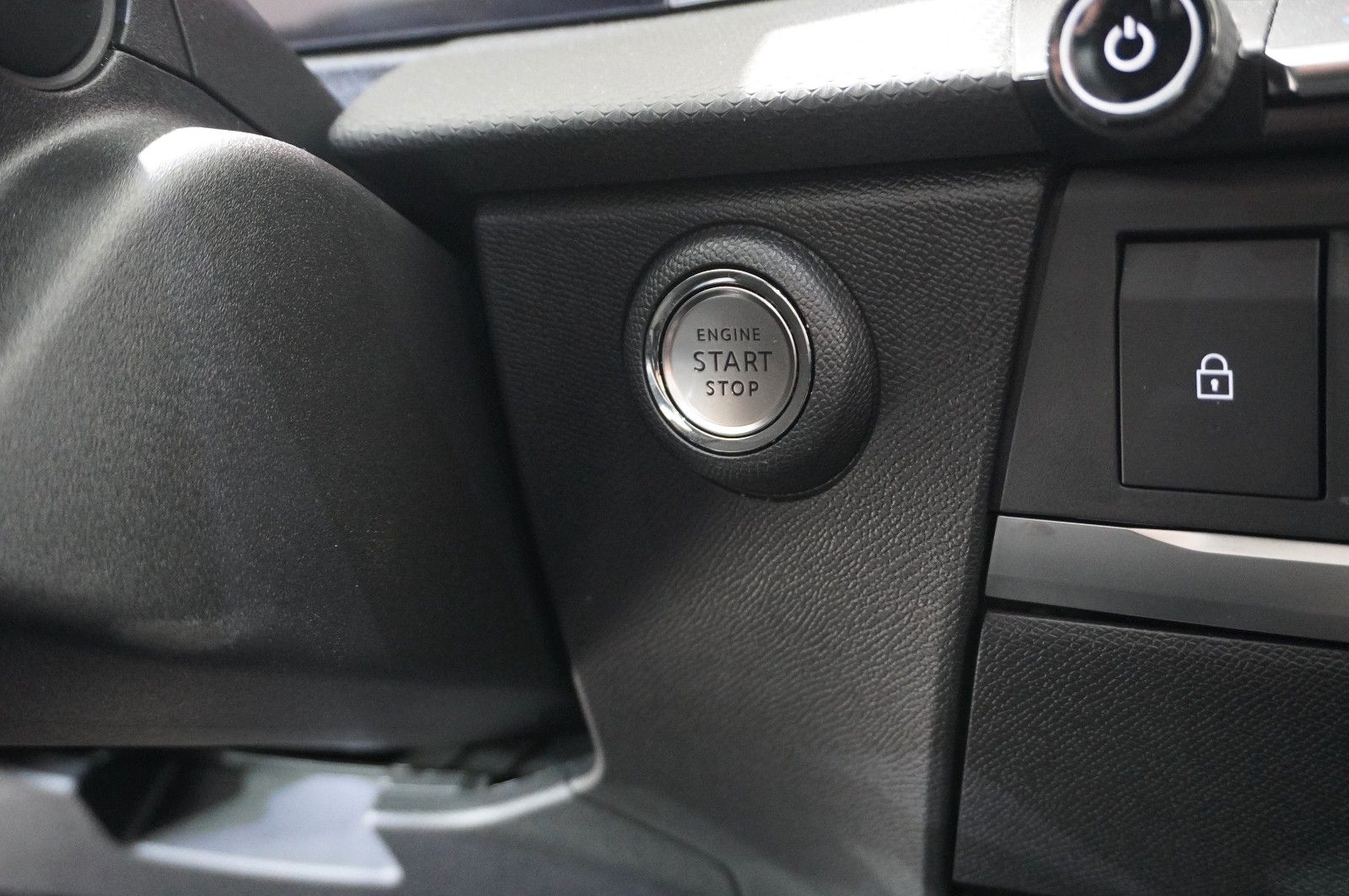 Fahrzeugabbildung Opel Astra L Lim. 1.6 HYBRID ELEGANCE NAVI/LED/KAMERA