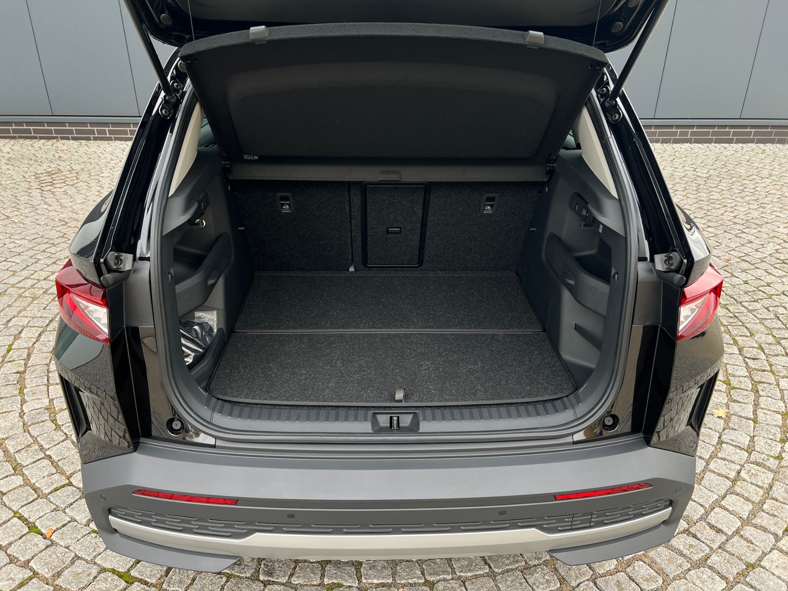 Fahrzeugabbildung SKODA Elroq 50 Tour *Rückfahrkamera, Chrom-Paket*