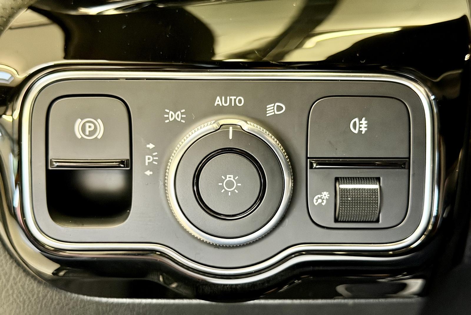 Mercedes-Benz A-Class AMG Line AUT LED KAMERA NAVI SHZ, миниатюра 26