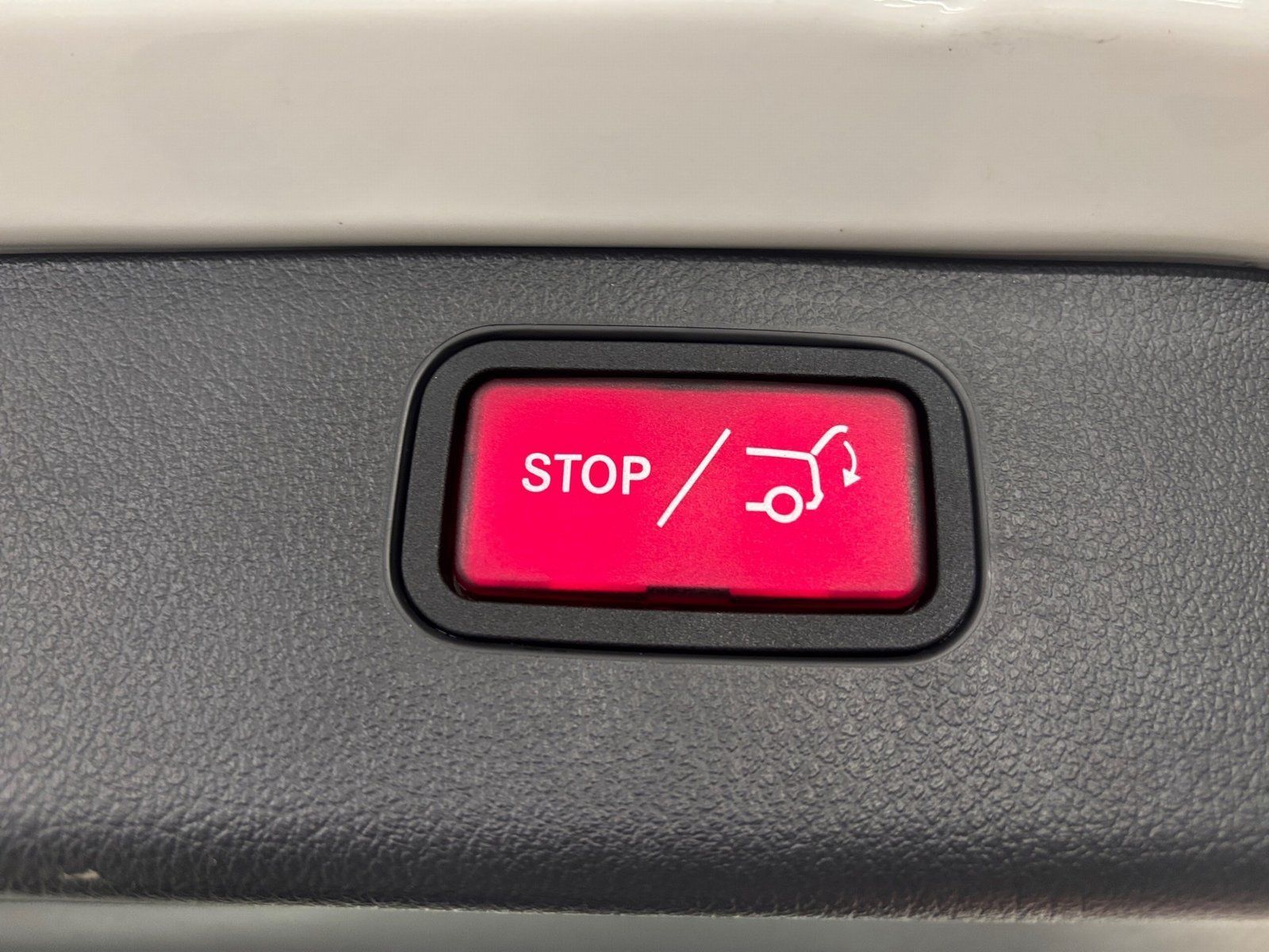 Fahrzeugabbildung Mercedes-Benz C 200 T AMG*AHK*Distronic*360°*Totwinkel*Memory*