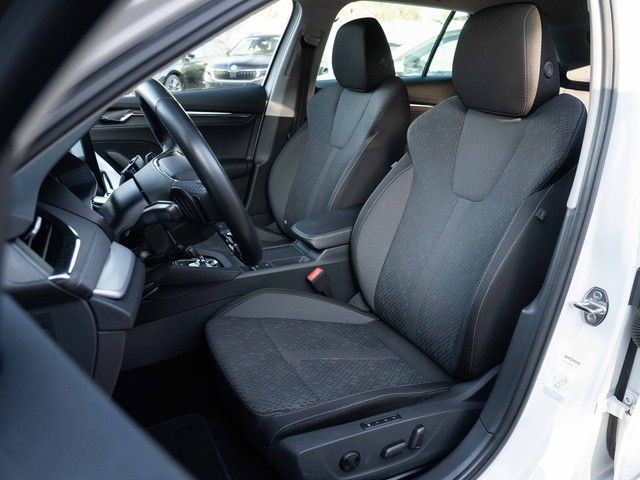 Octavia Combi 2.0 TDI Style DSG AHK+HUD+NAVI+SID