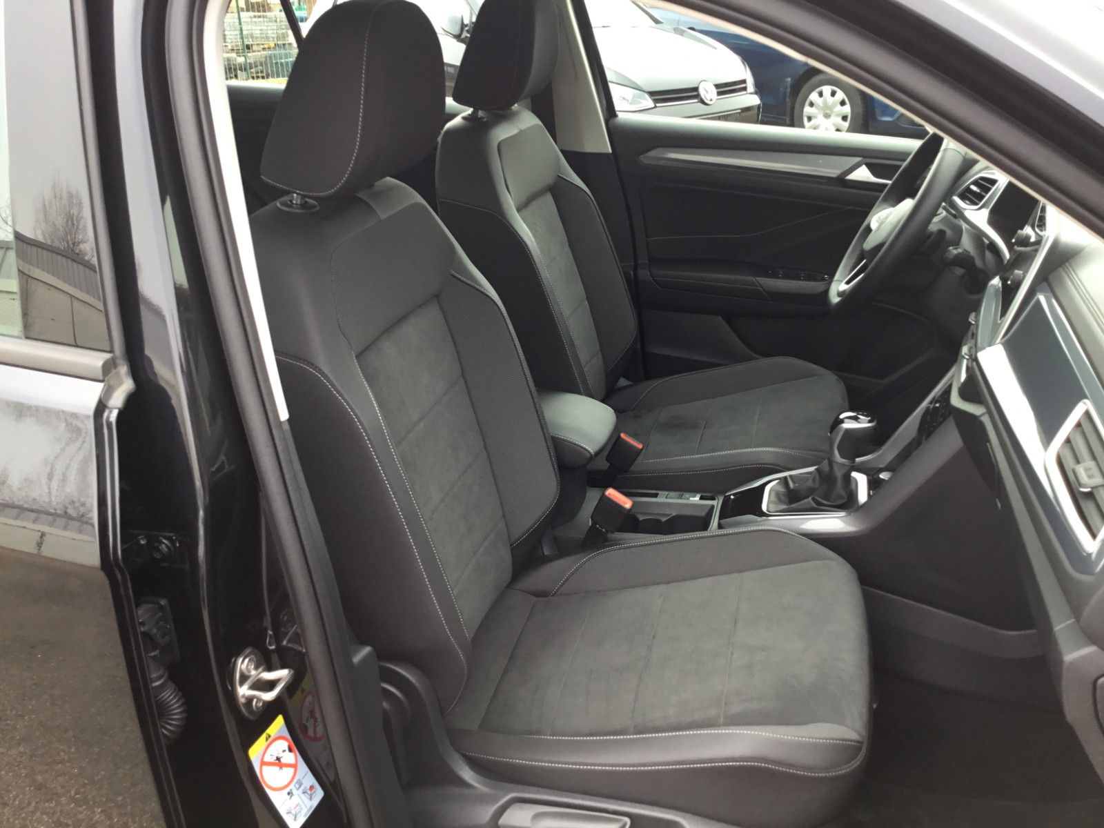 Fahrzeugabbildung Volkswagen T-Roc 1.5 TSI DSG Style+AHK+MatrixLED+ACC+Pano