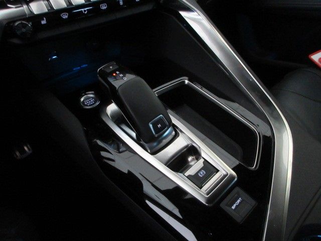 Fahrzeugabbildung Peugeot 5008 GT-LINE 1.2T LED/NAV/SHZ/PDC/360°/LEDER/AHK