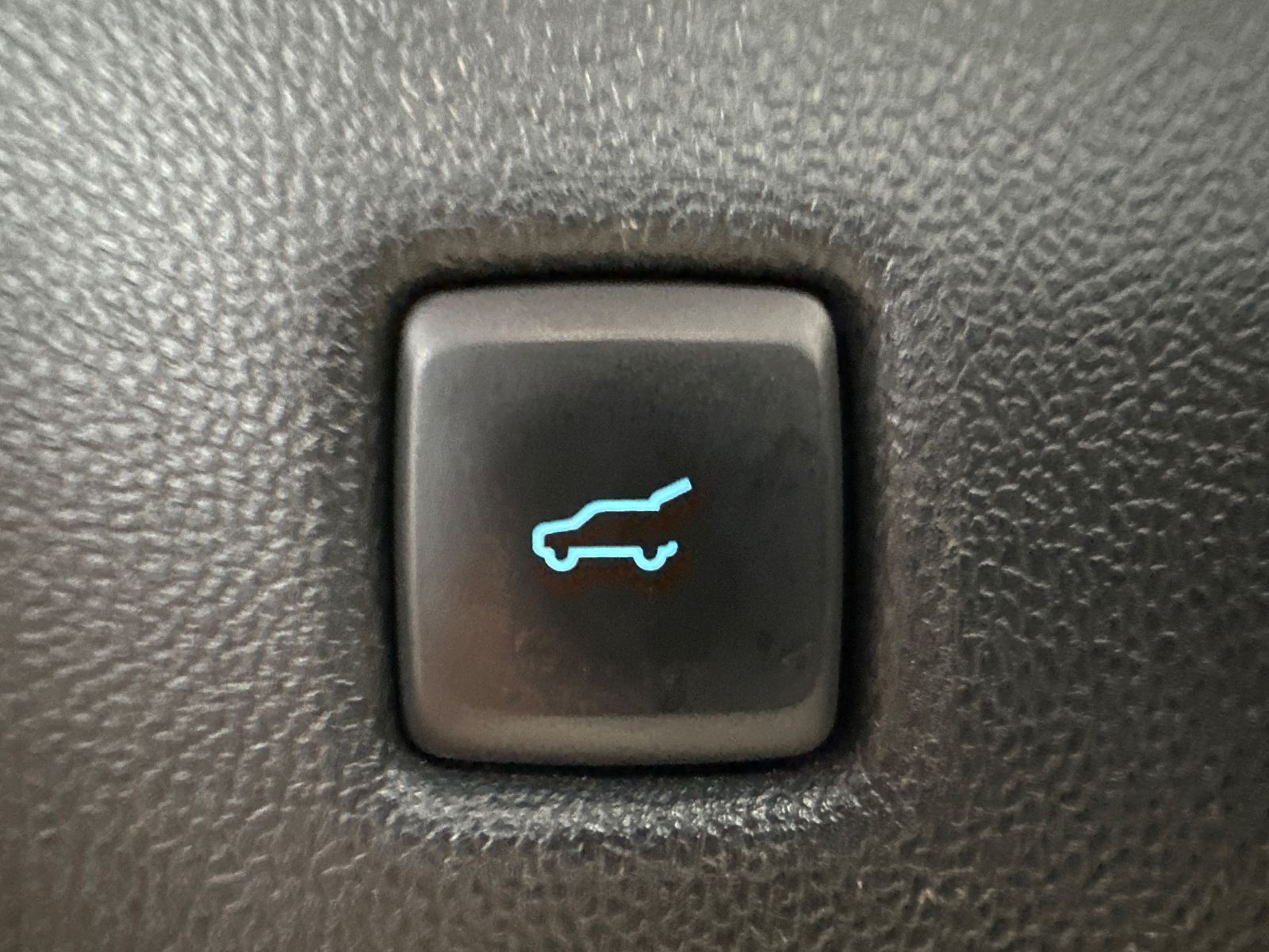 Fahrzeugabbildung Ford Kuga 2.5 Duratec FHEV ST-LINE X NAV+LED+AHK+HUD