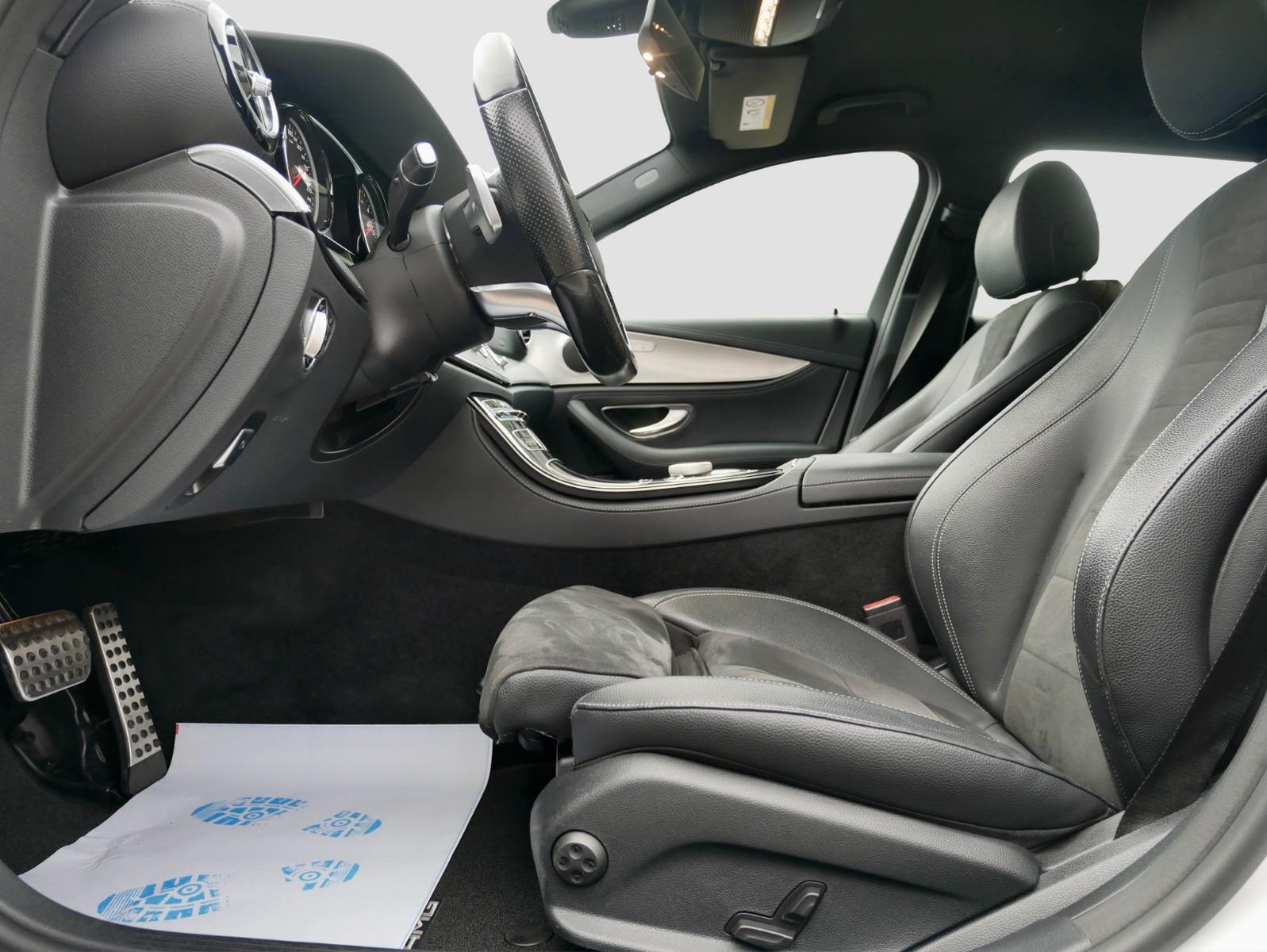 Mercedes-Benz E 220d  AMG Line 4Matic+AHK+LED+S-HEFT