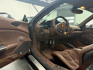 صورة 10 لـ 2016 Ferrari 488 GTB