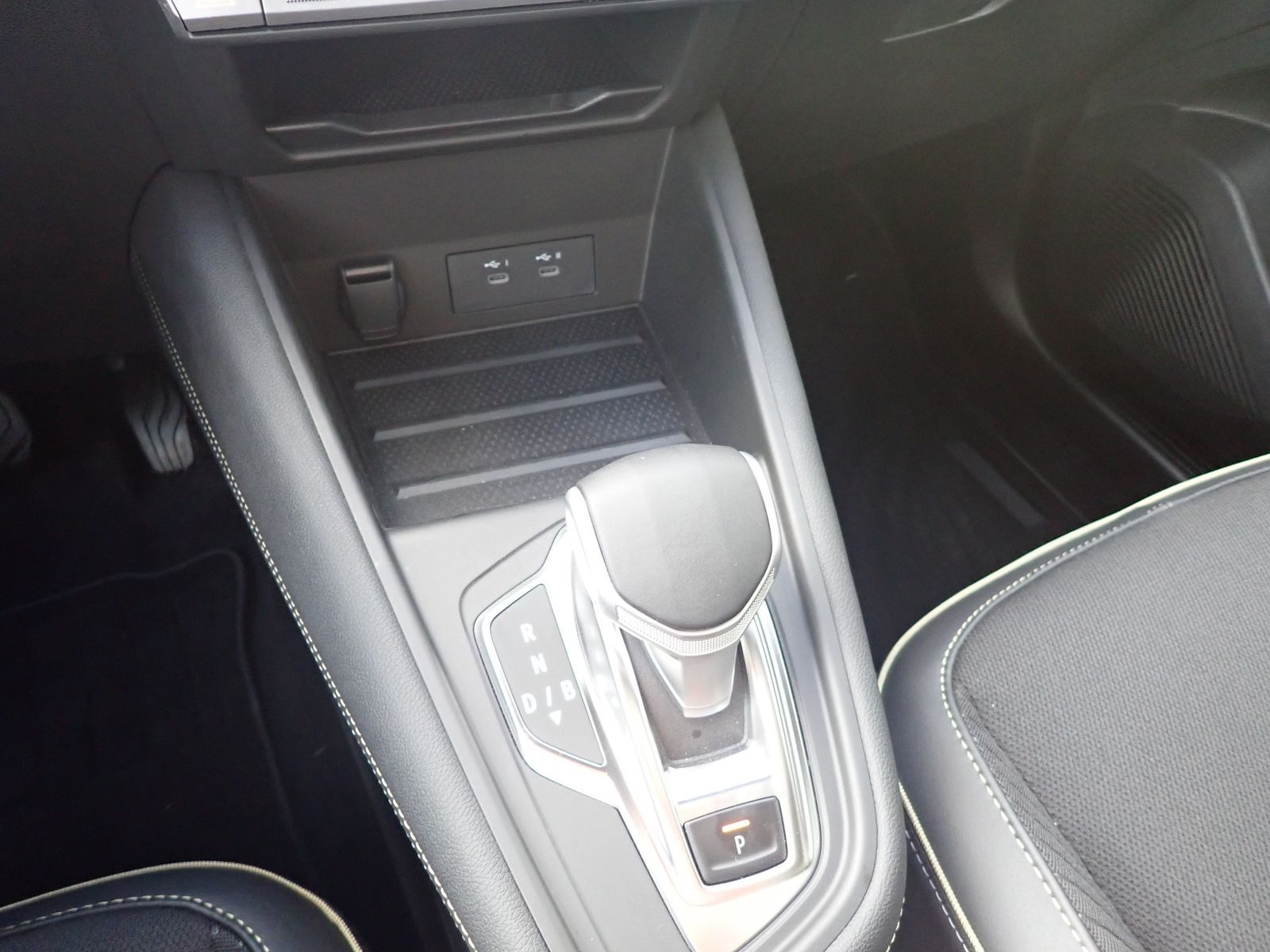 Fahrzeugabbildung Renault Symbioz 145 E-Tech Full Hybrid Iconic