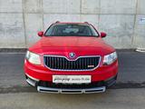 Skoda Octavia Combi Scout 4x4 2.0TDI 150 PS AHK DAB - Skoda: Allradantrieb, Scout