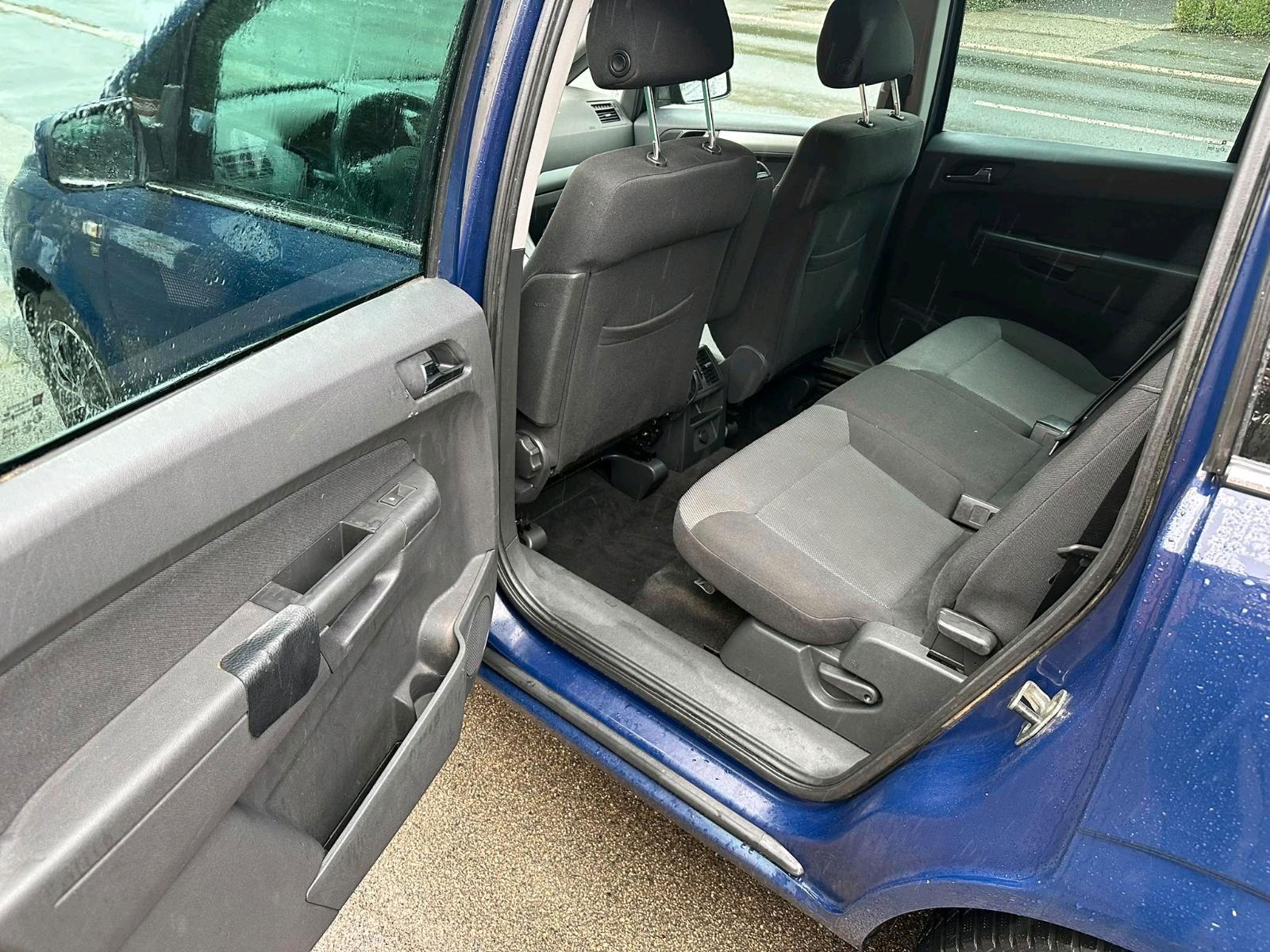 Opel Zafira 2010 — photo 7