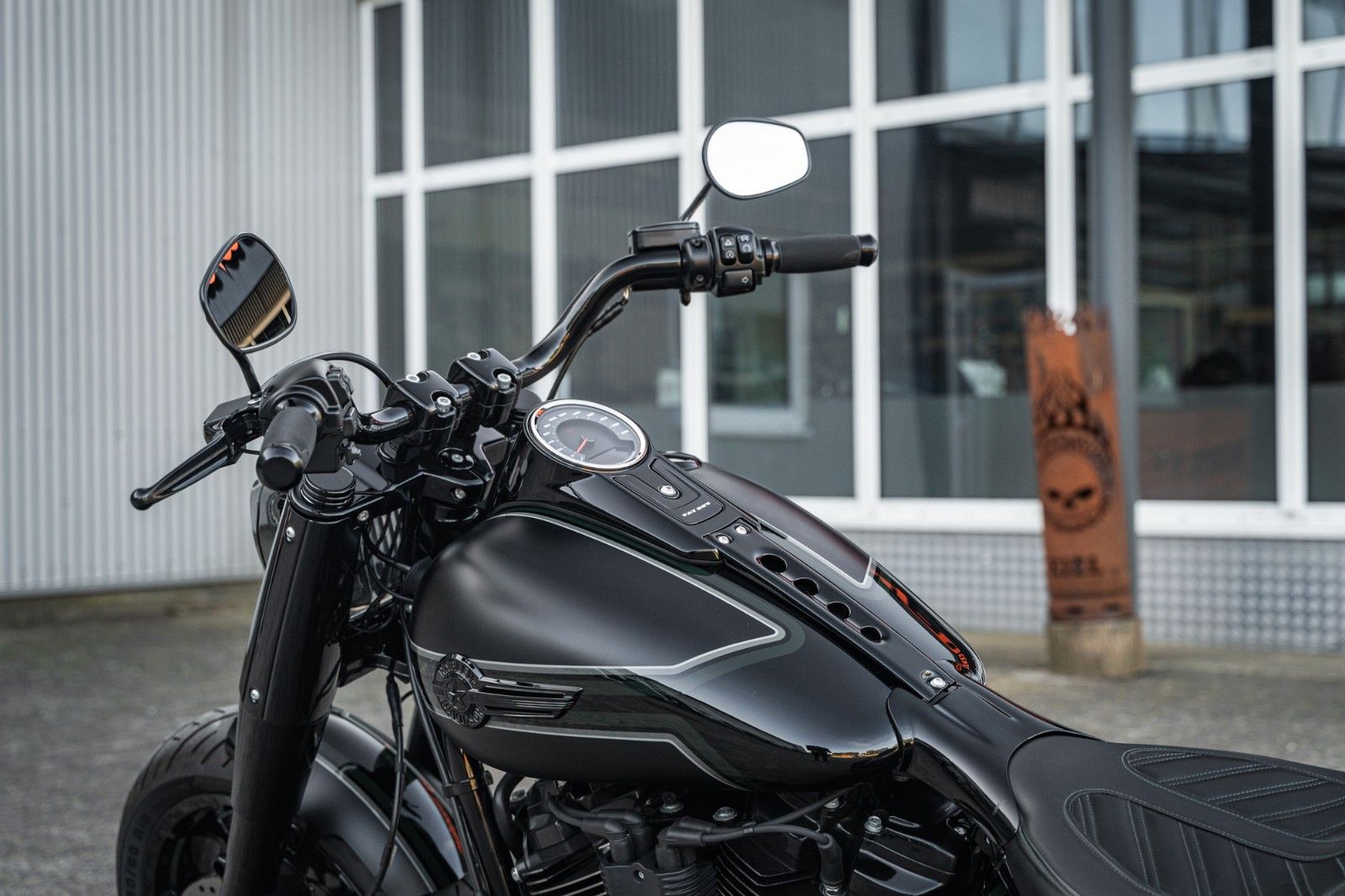 Fahrzeugabbildung Harley-Davidson DARK FAT BOY FLFBS 114 MY23 -JEKILL&HYDE-