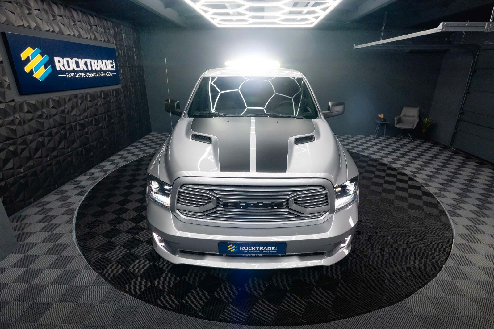 Fahrzeugabbildung Dodge RAM 5.7 V8 HEMI 4x4 OFFROAD Night LONGBED *19%*