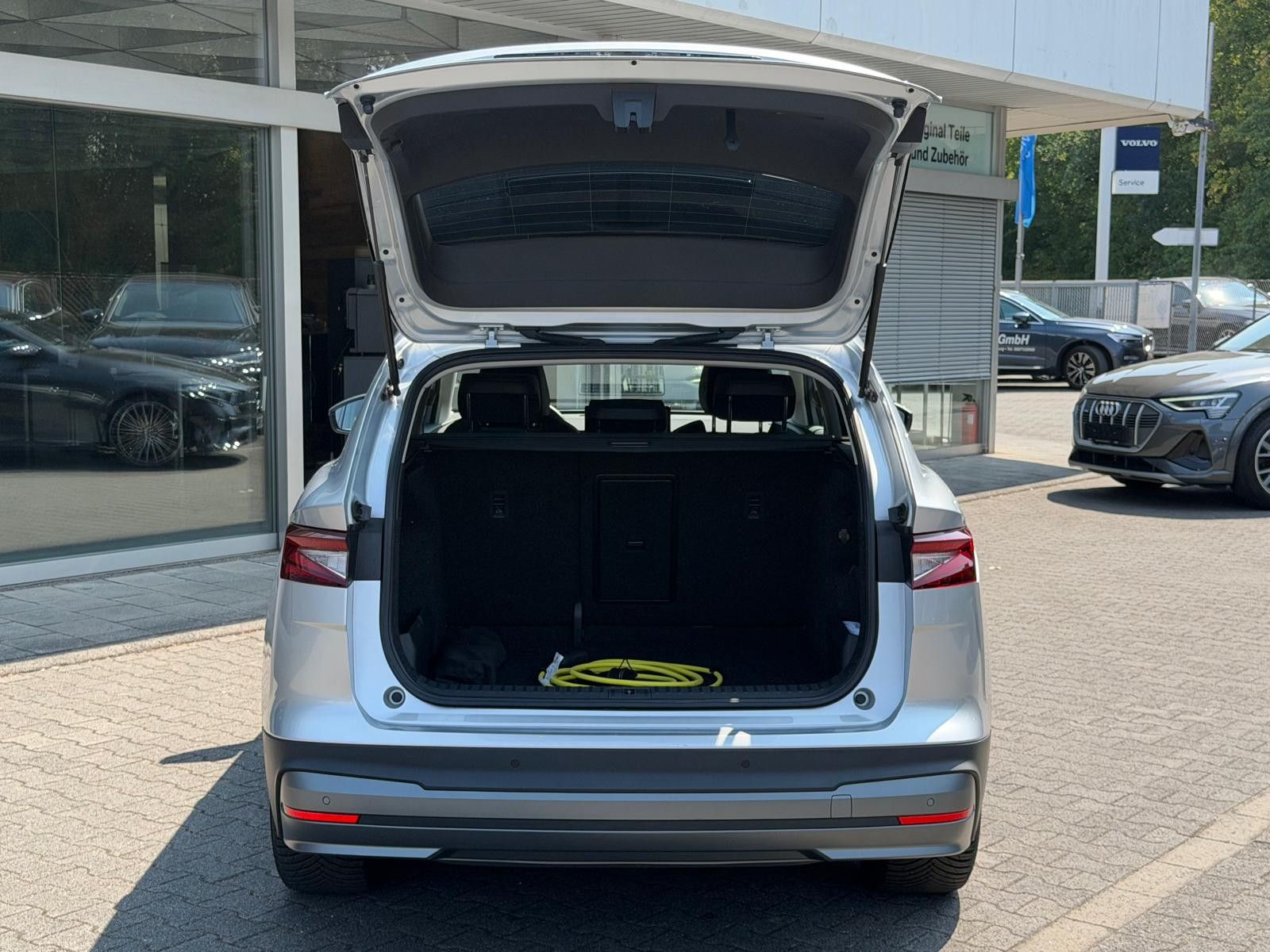 Fahrzeugabbildung SKODA Enyaq 85 4x4 Loft NAVI+LED+SHZ+KAMER+ACC+DAB+WP+
