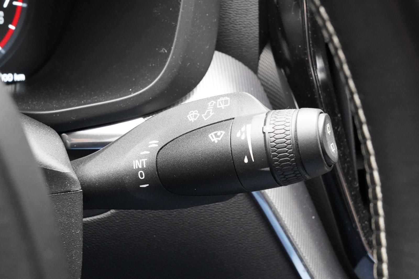 Volvo XC60 2.0 R-Design SHZ CarPlay Keyless PDC GRA