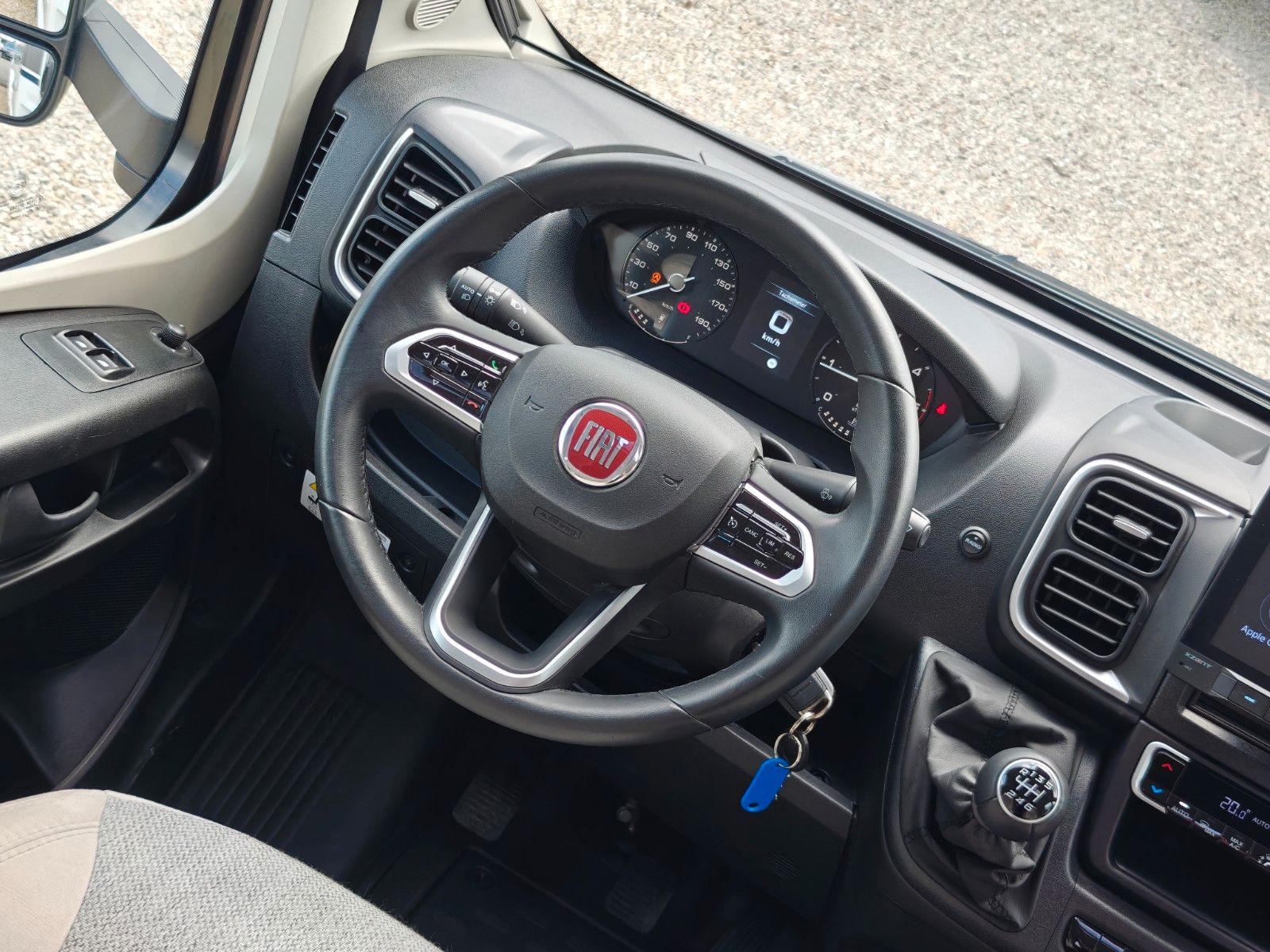 Fahrzeugabbildung Carado T-338 pro+ - SAT, TV, CarPlay, Kamera, Markise -