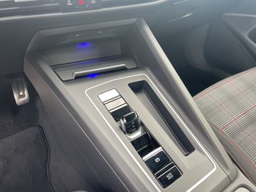 Volkswagen Golf VIII 2.0 TSI DSG GTI LED-PLUS CAM SHZ PDC