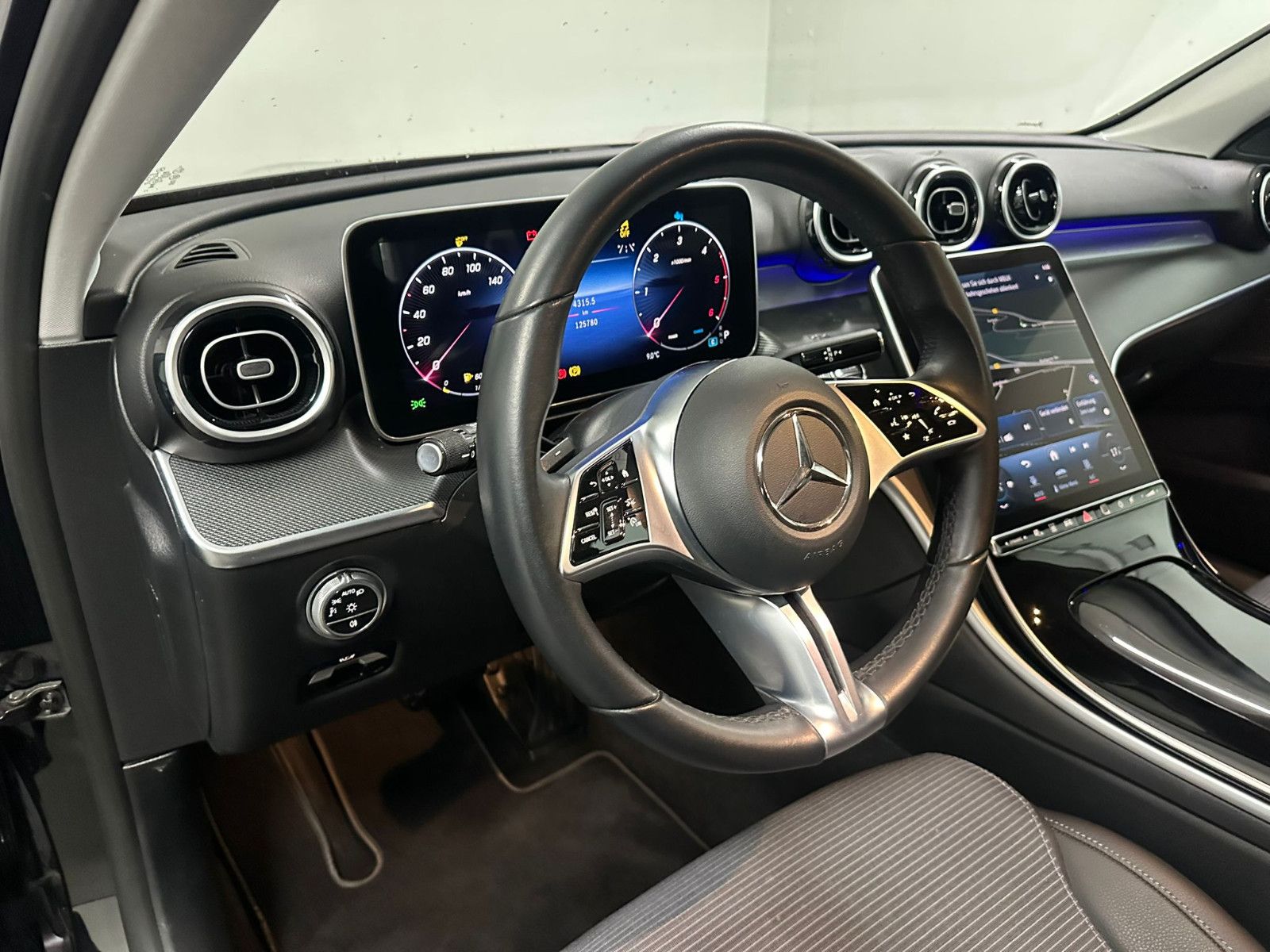Fahrzeugabbildung Mercedes-Benz C 200 d T Autom. Avantgarde Standheizung