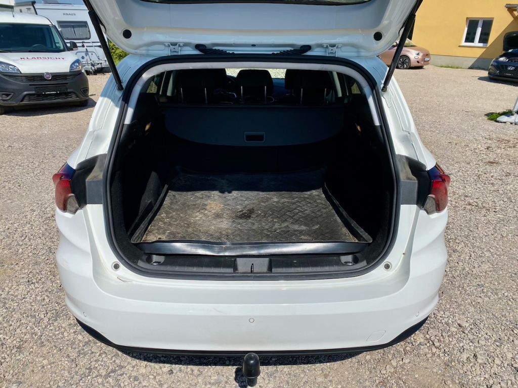 Fahrzeugabbildung Fiat Tipo Kombi 1.0 Life AAC AHK LED KAMERA PDC VORN