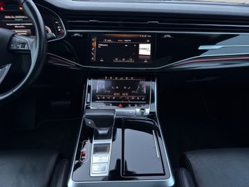 Audi Q8 - 12
