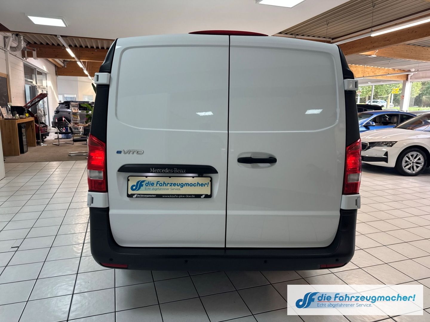 Fahrzeugabbildung Mercedes-Benz Vito Kasten 112 e lang DAB SHZ Rückfahrkam. Notb