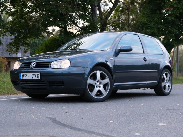 Volkswagen Golf 2.3 GTI VR5 / Manual / 170HP