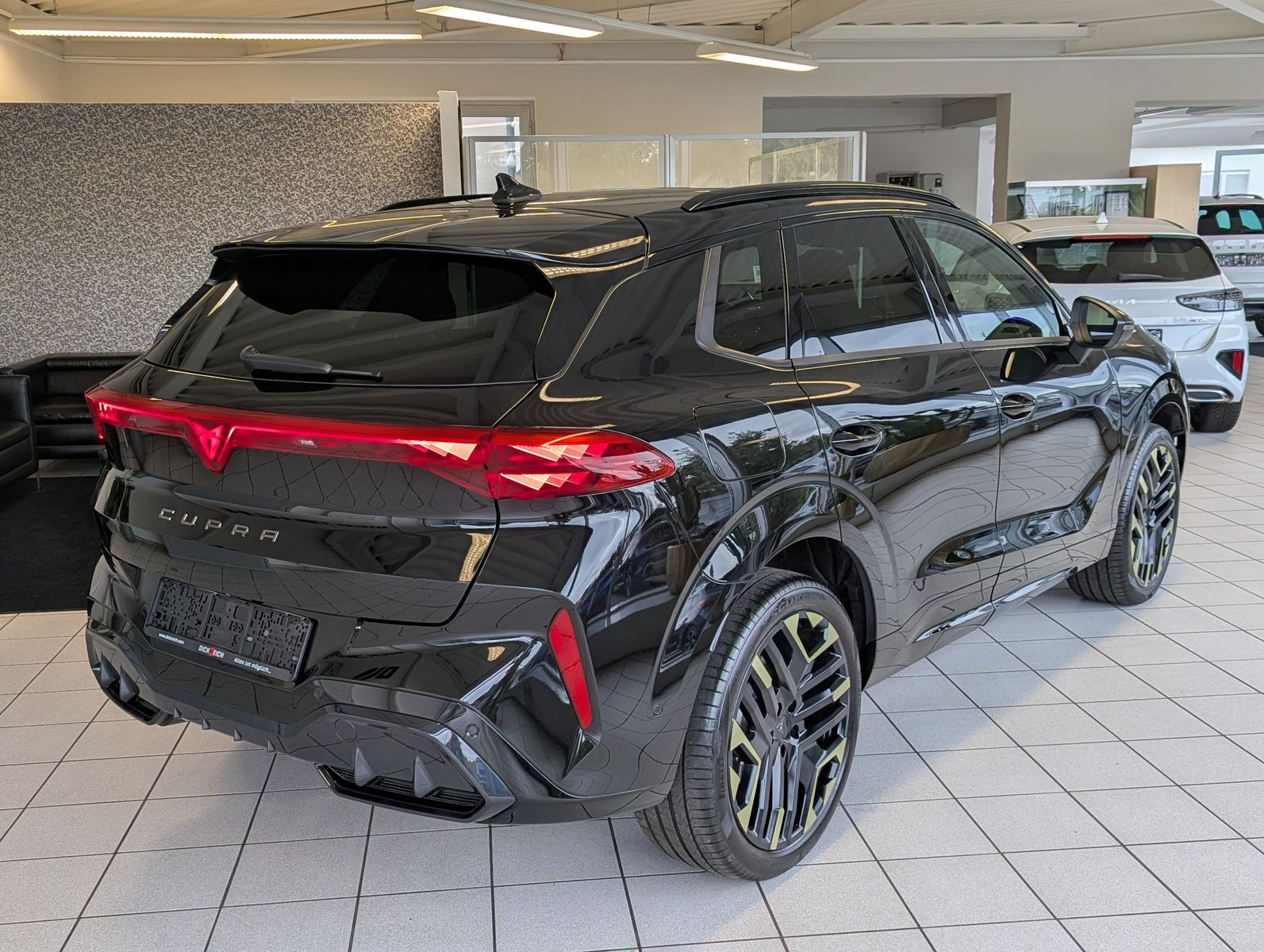 Fahrzeugabbildung CUPRA Terramar 1.5 TSI Tribe Senn Pano Matrix HUD AHK