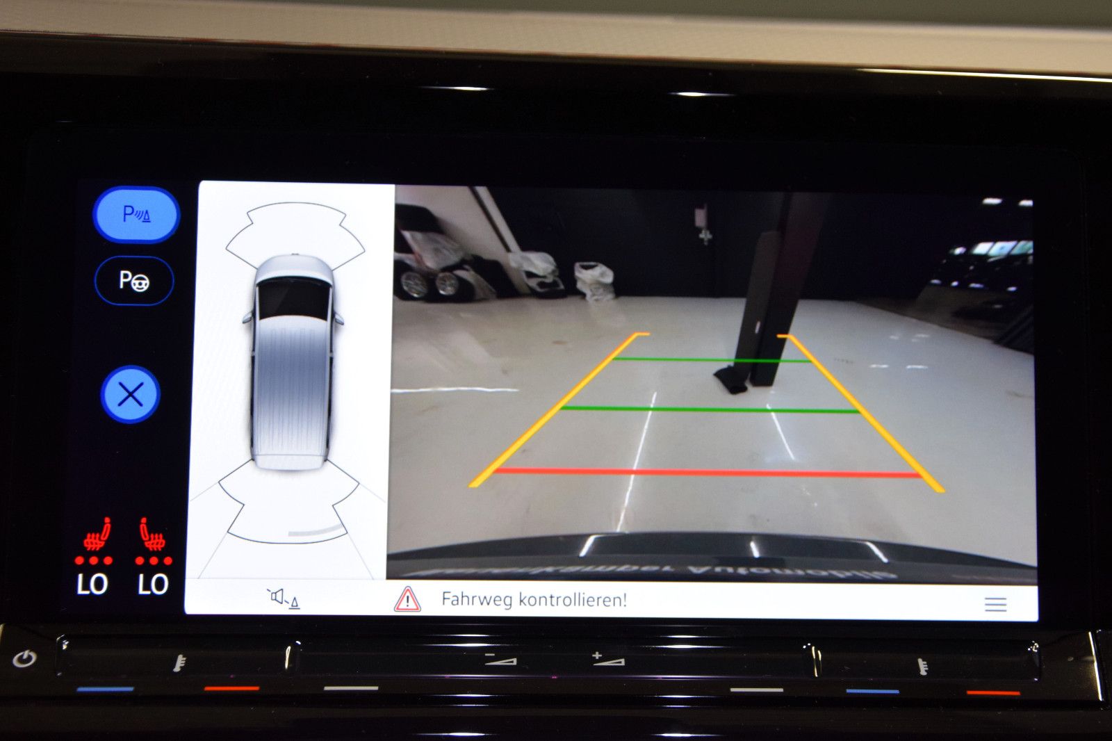 Fahrzeugabbildung Volkswagen T7 Multivan Edition ACC Standheizung AHK Kamera