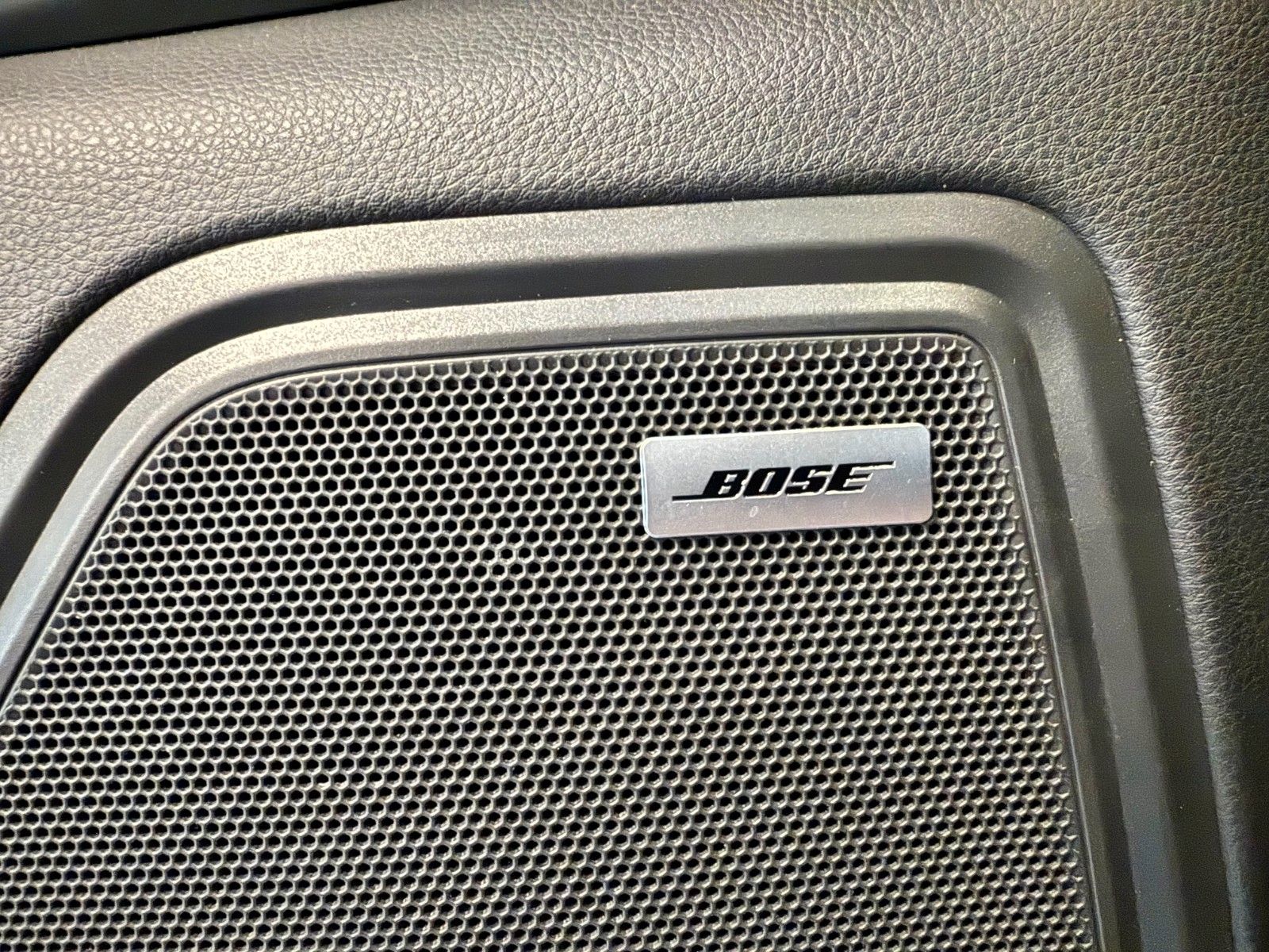 Fahrzeugabbildung Porsche Macan S Panorama, BOSE, DAB, Sportabgasanlage