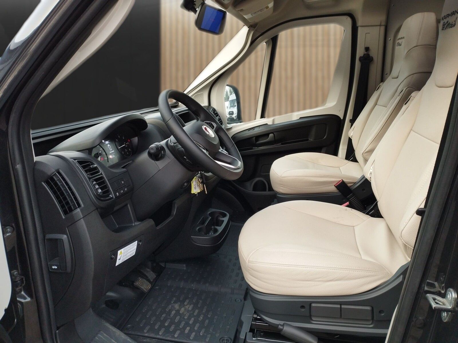 Fahrzeugabbildung Karmann Dexter DE 600 Markise, Captain-Chair-Sitze