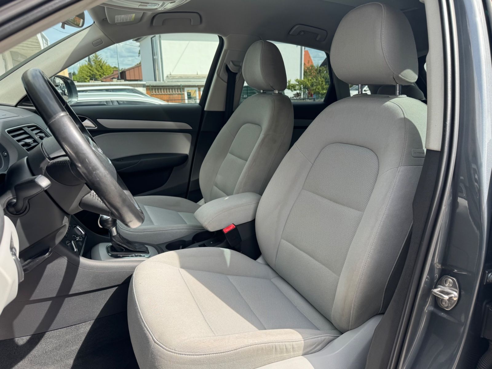 Fahrzeugabbildung Audi Q3 2.0 TDI quattro S-Tronic/SHZ/ALU/TÜV-NEU/