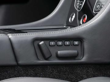 2016 Aston Martin V12 VANTAGE 缩略图 28