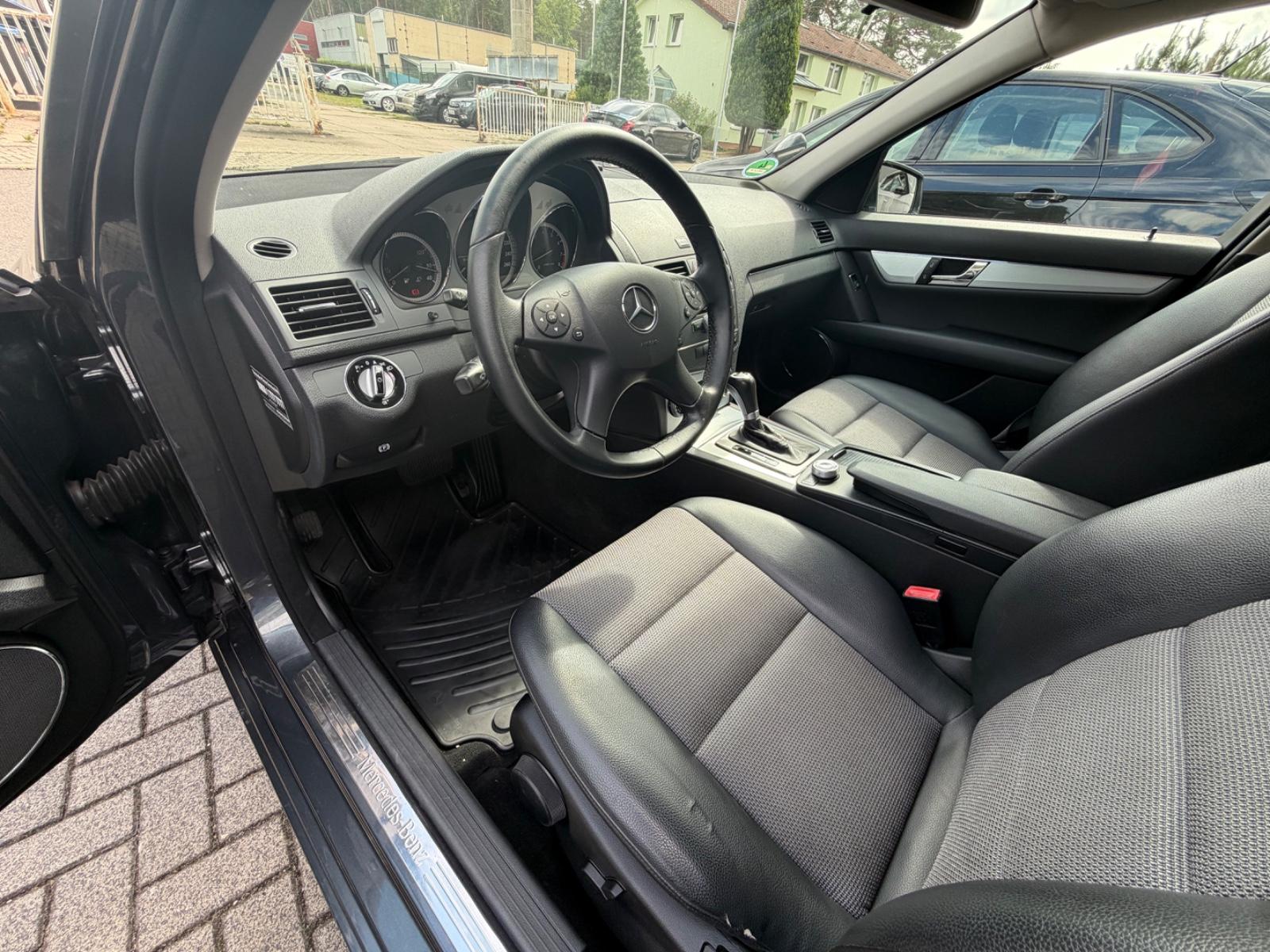 Mercedes-Benz C200 2010 — photo 15