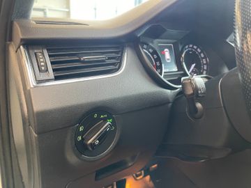 Skoda Octavia Combi RS *TEMPOMAT*NAVI*AHK*BI-XENON*