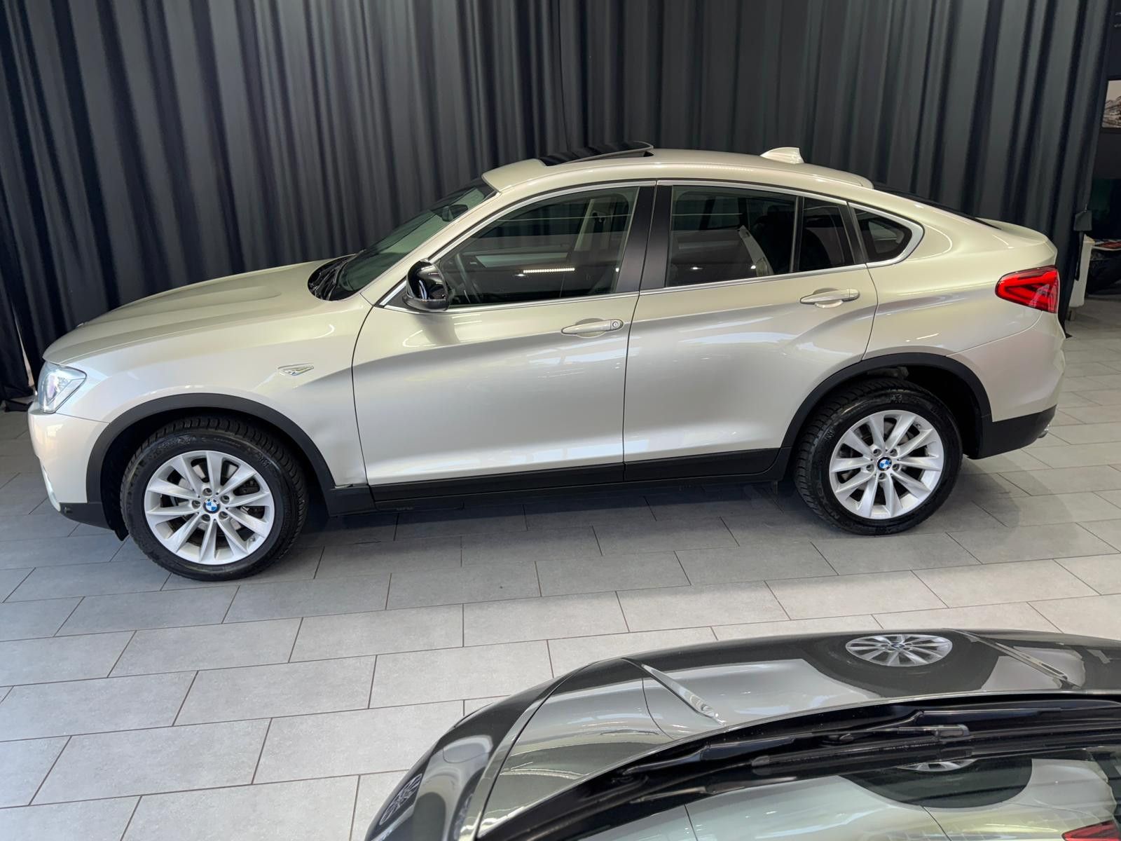 Fahrzeugabbildung BMW X4 xDrive 35I|PANO|MEMORY