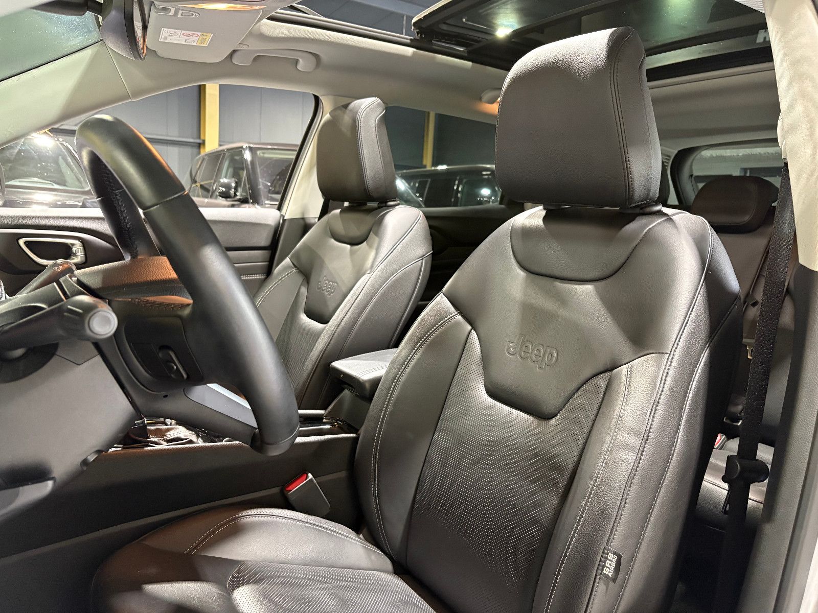 Fahrzeugabbildung Jeep Compass S Plug-In Hybrid 4WD/PANO/360°/ACC/APPLE
