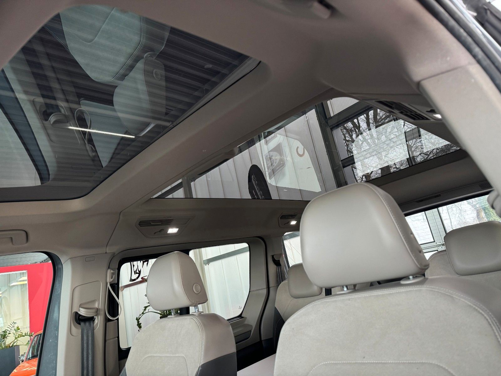 Fahrzeugabbildung Volkswagen T7 Multivan LANG 1.4 TSI eHybrid Life "AHK PANO"