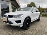Volkswagen Touareg 3.0 V6 TDI Leder 4x Klima+Sitzheizg. AHK - mit Diesel-Antrieb: Weiß, Luftfederung, Geländewagen