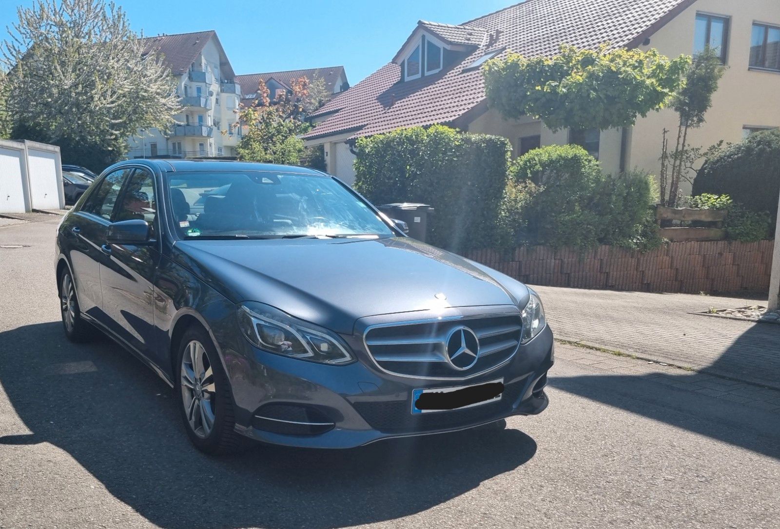 MERCEDES-BENZ E 220